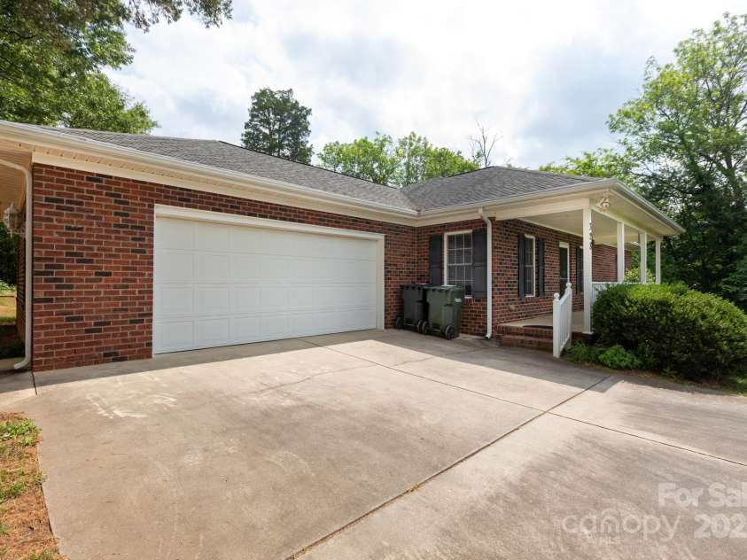 328 Burrage Road, Concord, NC 28025.  MLS# CAR4267959, YatesRealty ID 20570. 
