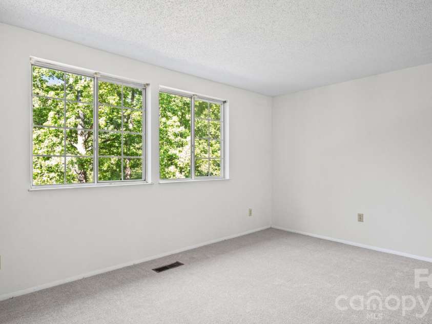 7344 Pebblestone Drive, Charlotte, NC 28212.  MLS# CAR4378230, YatesRealty ID 20570. Abundant Natural Light