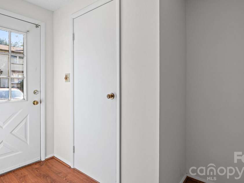 7344 Pebblestone Drive, Charlotte, NC 28212.  MLS# CAR4378230, YatesRealty ID 20570. Additional Foyer View