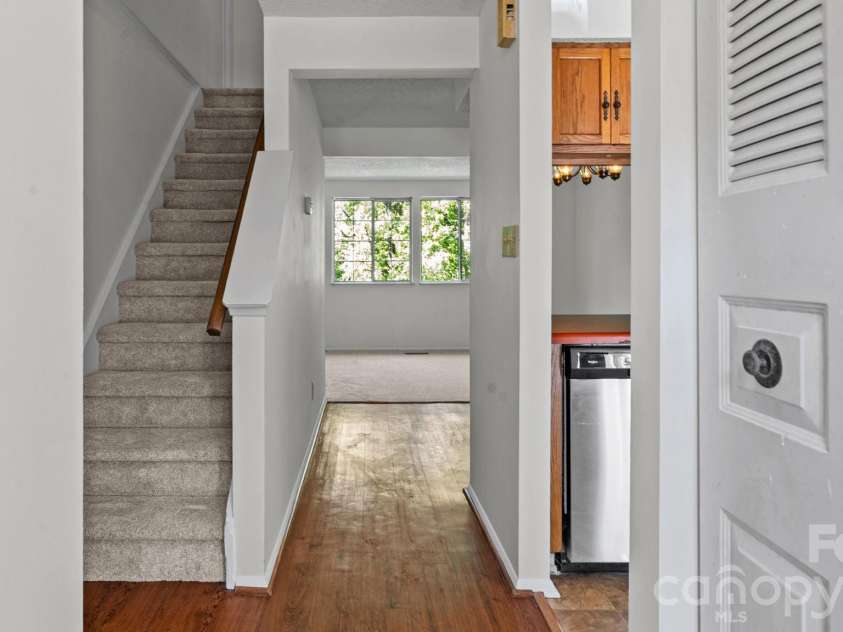 7344 Pebblestone Drive, Charlotte, NC 28212.  MLS# CAR4378230, YatesRealty ID 20570. Inviting Foyer Entry