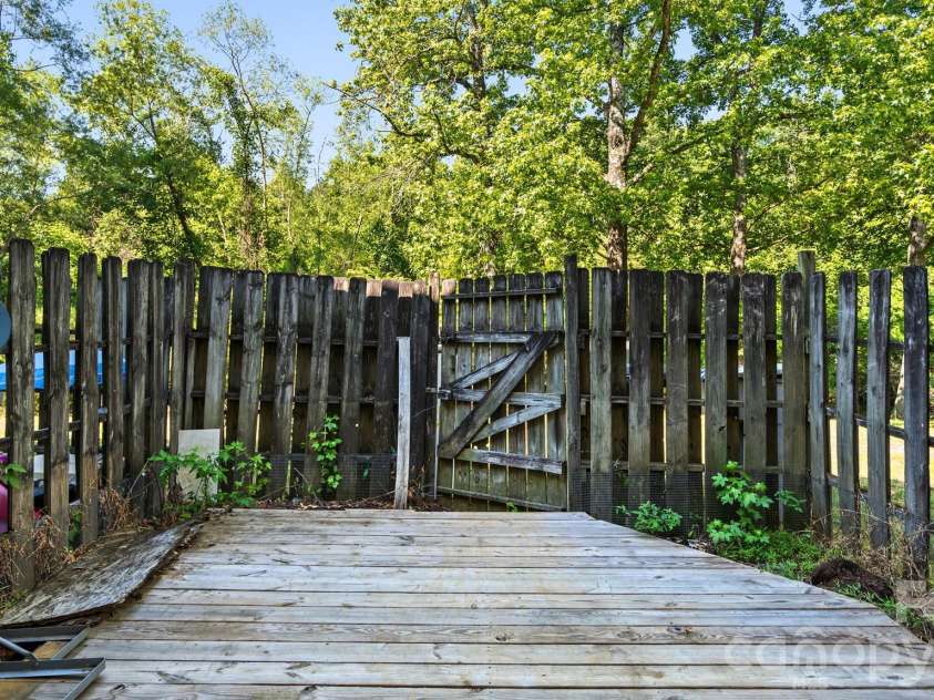 7344 Pebblestone Drive, Charlotte, NC 28212.  MLS# CAR4378230, YatesRealty ID 20570. Private Fenced in Backyard