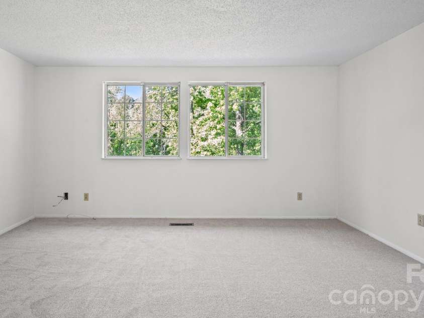 7344 Pebblestone Drive, Charlotte, NC 28212.  MLS# CAR4378230, YatesRealty ID 20570. Spacious Living Room