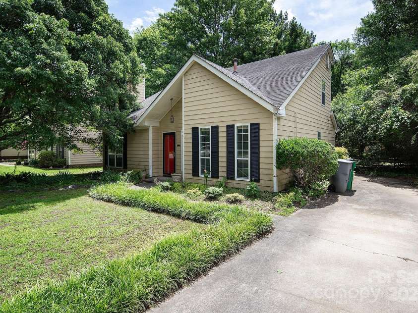 8618 Rittenhouse Circle, Charlotte, NC 28270.  MLS# CAR4267500, YatesRealty ID 20571. 