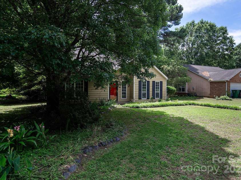 8618 Rittenhouse Circle, Charlotte, NC 28270.  MLS# CAR4267500, YatesRealty ID 20571. 