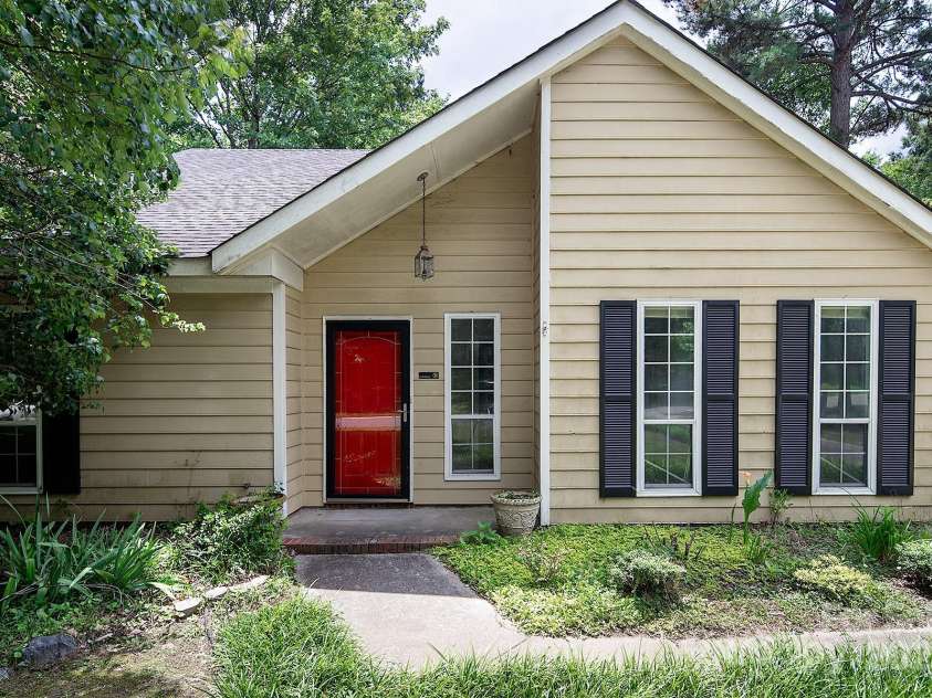8618 Rittenhouse Circle, Charlotte, NC 28270.  MLS# CAR4267500, YatesRealty ID 20571. 