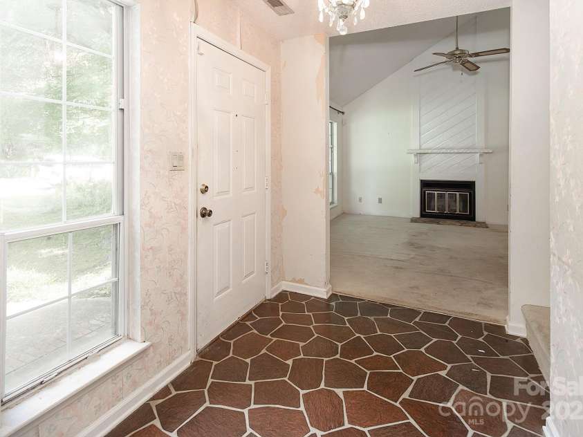 8618 Rittenhouse Circle, Charlotte, NC 28270.  MLS# CAR4267500, YatesRealty ID 20571. 