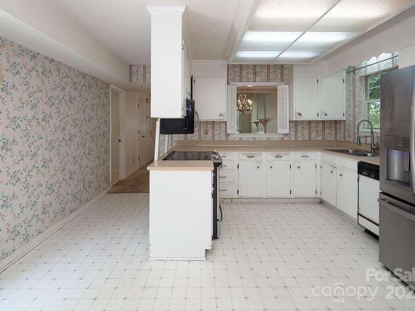 8618 Rittenhouse Circle, Charlotte, NC 28270.  MLS# CAR4267500, YatesRealty ID 20571. 