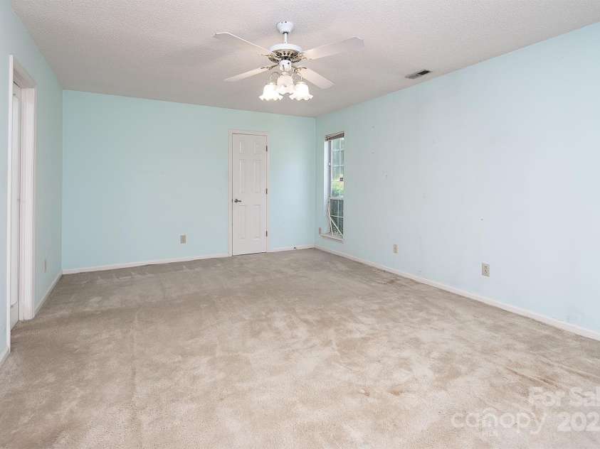 8618 Rittenhouse Circle, Charlotte, NC 28270.  MLS# CAR4267500, YatesRealty ID 20571. 