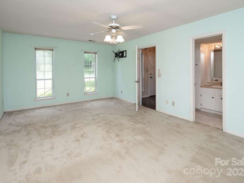 8618 Rittenhouse Circle, Charlotte, NC 28270.  MLS# CAR4267500, YatesRealty ID 20571. 