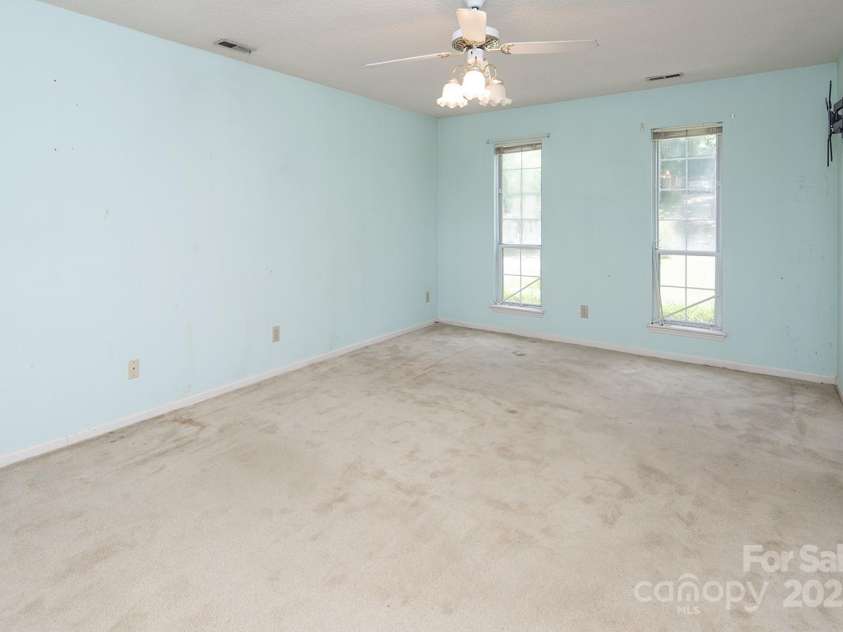 8618 Rittenhouse Circle, Charlotte, NC 28270.  MLS# CAR4267500, YatesRealty ID 20571. 