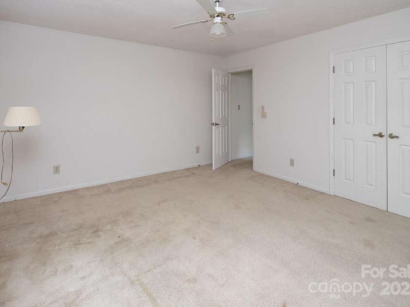 8618 Rittenhouse Circle, Charlotte, NC 28270.  MLS# CAR4267500, YatesRealty ID 20571. 