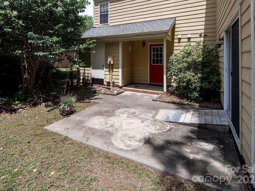 8618 Rittenhouse Circle, Charlotte, NC 28270.  MLS# CAR4267500, YatesRealty ID 20571. 
