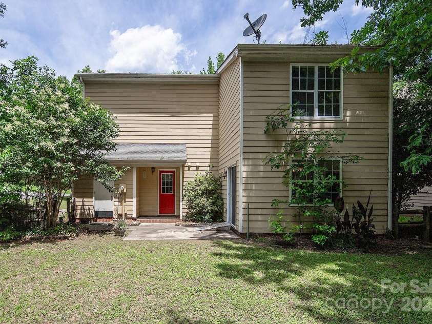 8618 Rittenhouse Circle, Charlotte, NC 28270.  MLS# CAR4267500, YatesRealty ID 20571. 