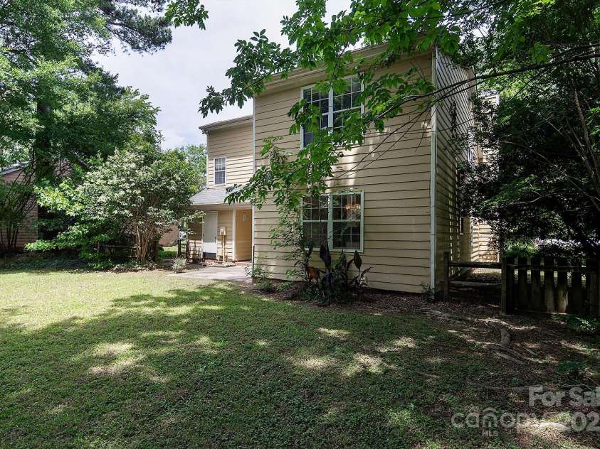 8618 Rittenhouse Circle, Charlotte, NC 28270.  MLS# CAR4267500, YatesRealty ID 20571. 