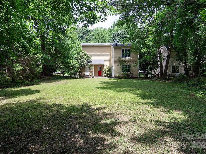 8618 Rittenhouse Circle, Charlotte, NC 28270.  MLS# CAR4267500, YatesRealty ID 20571. 