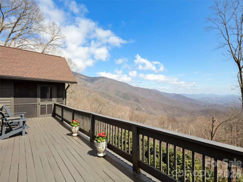 220 Dulcimer Lane, Waynesville, NC 28786.  MLS# CAR4367759, YatesRealty ID 20572. 