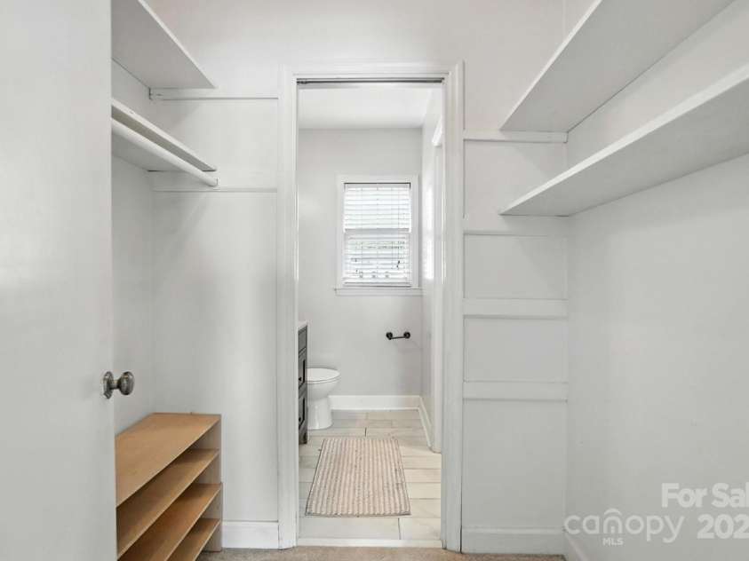 5947 Quail Hollow Road, Charlotte, NC 28210.  MLS# CAR4263642, YatesRealty ID 20572. 