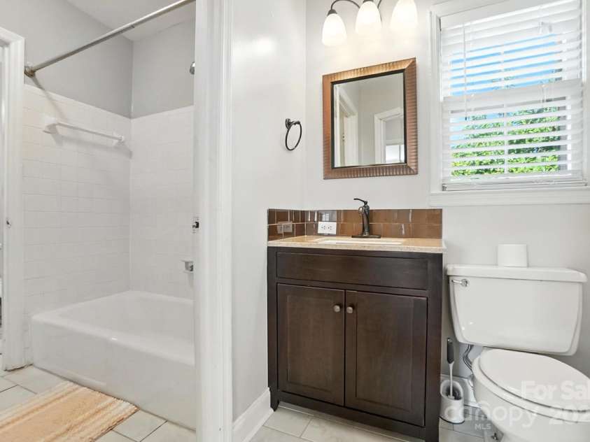 5947 Quail Hollow Road, Charlotte, NC 28210.  MLS# CAR4263642, YatesRealty ID 20572. 