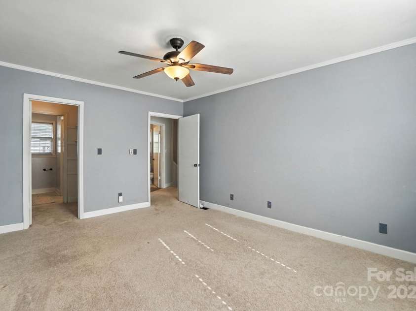 5947 Quail Hollow Road, Charlotte, NC 28210.  MLS# CAR4263642, YatesRealty ID 20572. 