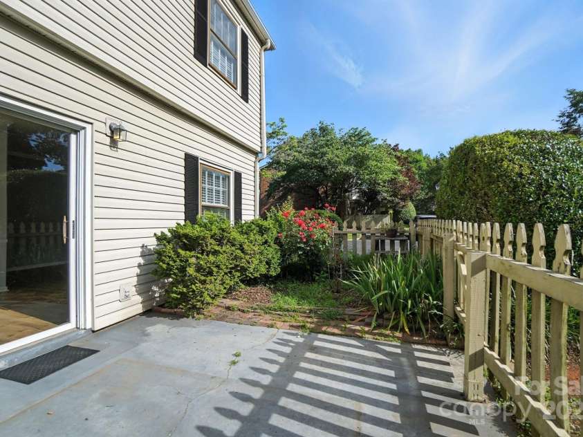 5947 Quail Hollow Road, Charlotte, NC 28210.  MLS# CAR4263642, YatesRealty ID 20572. 