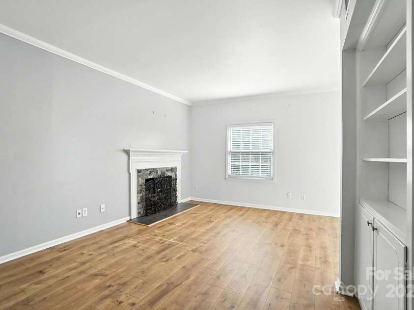 5947 Quail Hollow Road, Charlotte, NC 28210.  MLS# CAR4263642, YatesRealty ID 20572. 