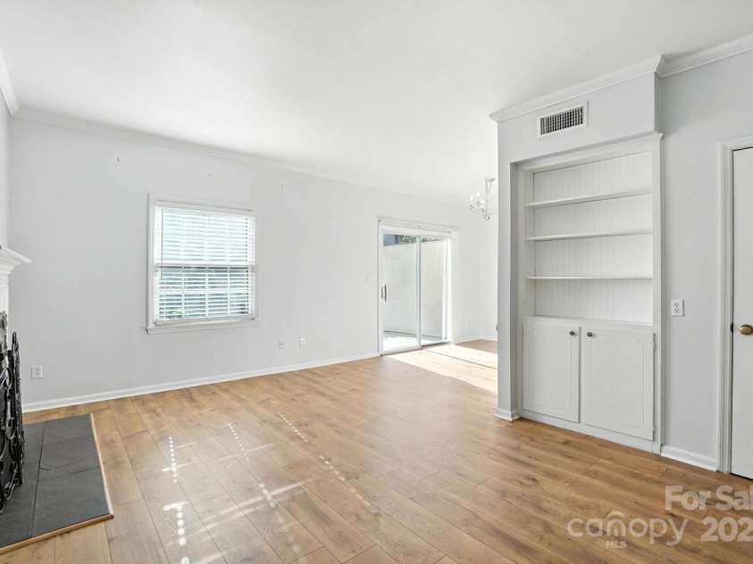 5947 Quail Hollow Road, Charlotte, NC 28210.  MLS# CAR4263642, YatesRealty ID 20572. 