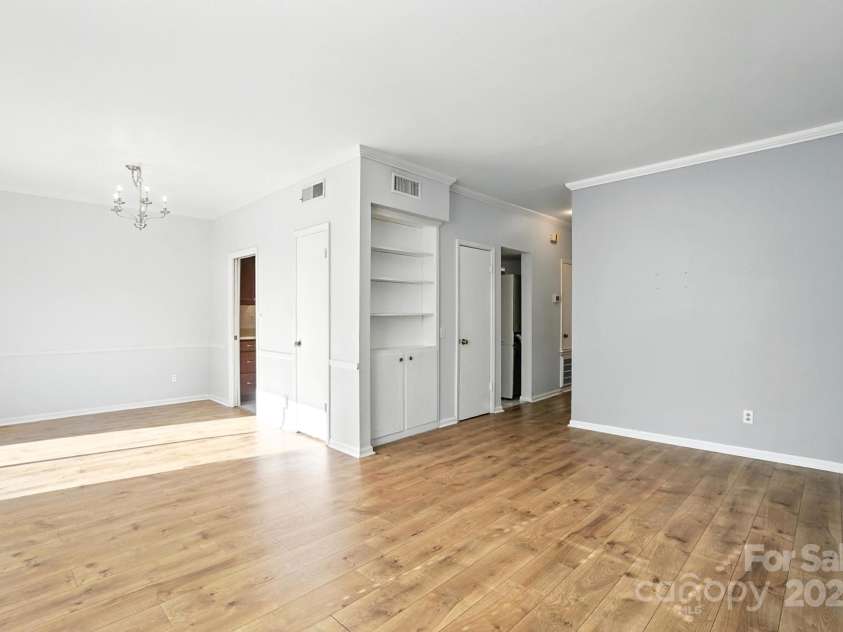 5947 Quail Hollow Road, Charlotte, NC 28210.  MLS# CAR4263642, YatesRealty ID 20572. 