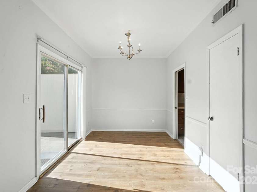 5947 Quail Hollow Road, Charlotte, NC 28210.  MLS# CAR4263642, YatesRealty ID 20572. 