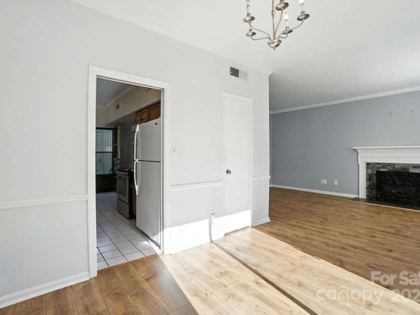 5947 Quail Hollow Road, Charlotte, NC 28210.  MLS# CAR4263642, YatesRealty ID 20572. 