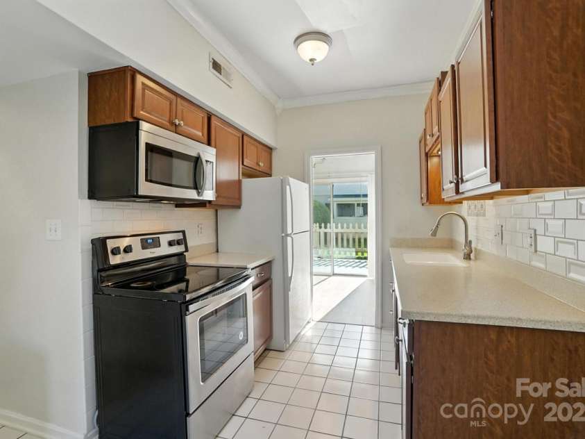 5947 Quail Hollow Road, Charlotte, NC 28210.  MLS# CAR4263642, YatesRealty ID 20572. 