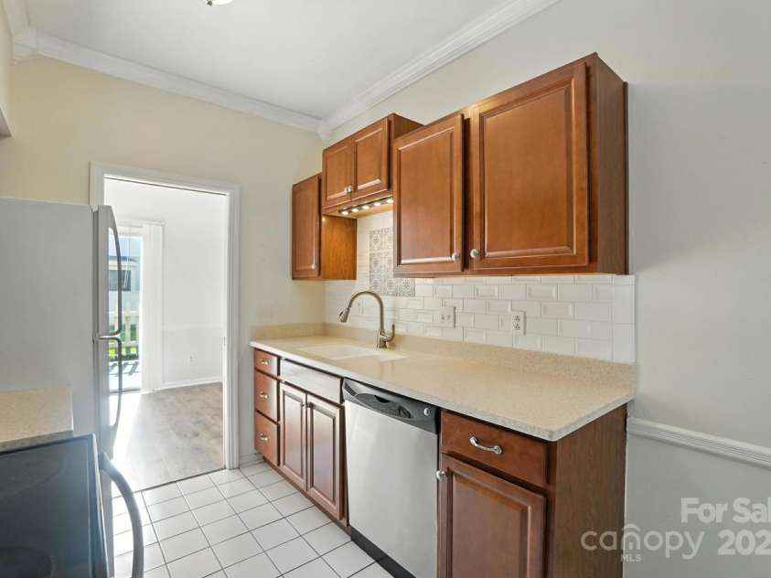 5947 Quail Hollow Road, Charlotte, NC 28210.  MLS# CAR4263642, YatesRealty ID 20572. 