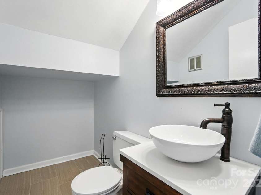 5947 Quail Hollow Road, Charlotte, NC 28210.  MLS# CAR4263642, YatesRealty ID 20572. 