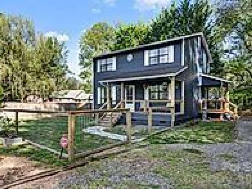 103 Rainbow Lane, Black Mountain, NC 28711.  MLS# CAR4372453, YatesRealty ID 20574. 
