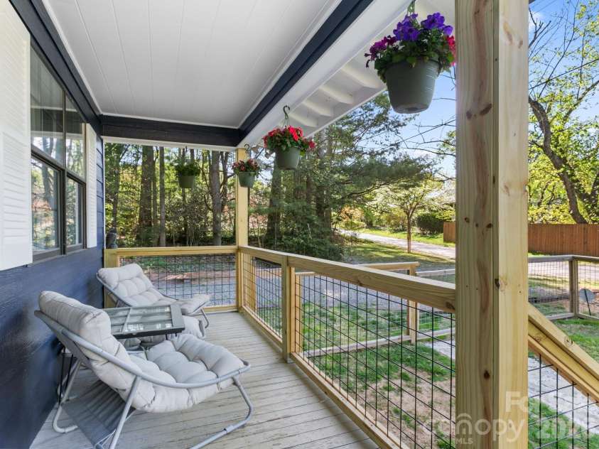 103 Rainbow Lane, Black Mountain, NC 28711.  MLS# CAR4372453, YatesRealty ID 20574. 