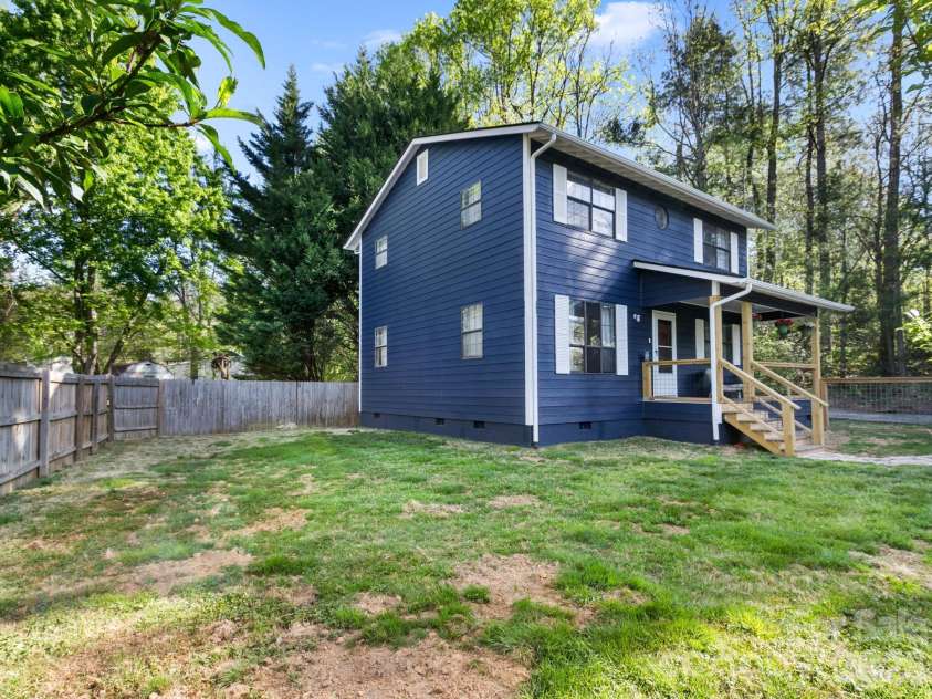 103 Rainbow Lane, Black Mountain, NC 28711.  MLS# CAR4372453, YatesRealty ID 20574. 