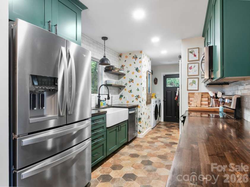 103 Rainbow Lane, Black Mountain, NC 28711.  MLS# CAR4372453, YatesRealty ID 20574. 