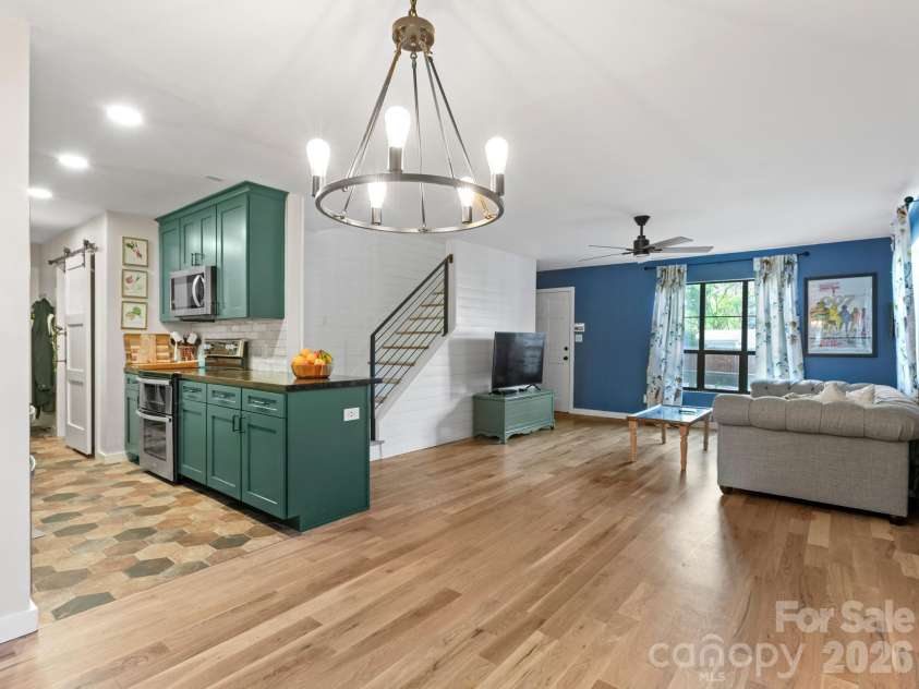 103 Rainbow Lane, Black Mountain, NC 28711.  MLS# CAR4372453, YatesRealty ID 20574. 