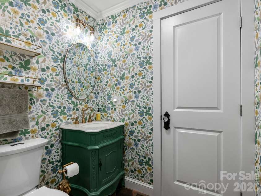 103 Rainbow Lane, Black Mountain, NC 28711.  MLS# CAR4372453, YatesRealty ID 20574. 