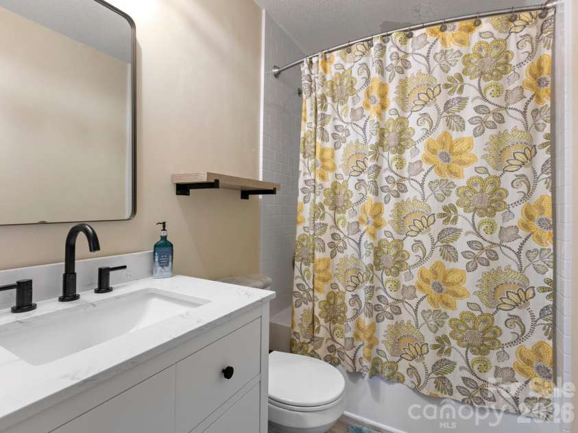 103 Rainbow Lane, Black Mountain, NC 28711.  MLS# CAR4372453, YatesRealty ID 20574. 