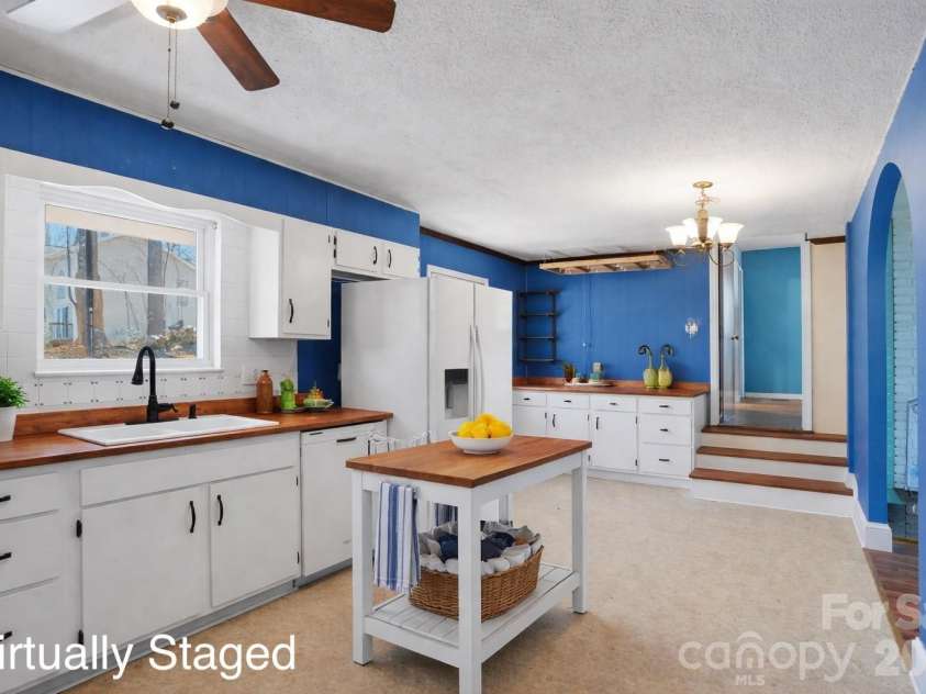 10608 Glenmac Road, Charlotte, NC 28215.  MLS# CAR4346750, YatesRealty ID 20576. Another Virtually Staged Kitchen View!
