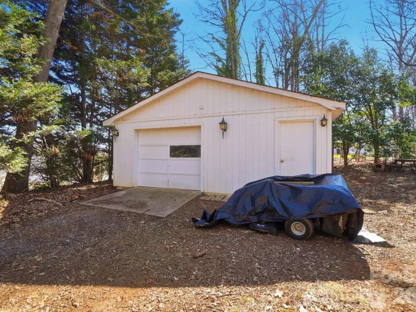 10608 Glenmac Road, Charlotte, NC 28215.  MLS# CAR4346750, YatesRealty ID 20576. Detached Oversized 1 Car Garage with additional workspace!