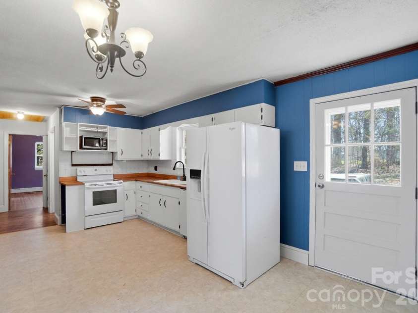 10608 Glenmac Road, Charlotte, NC 28215.  MLS# CAR4346750, YatesRealty ID 20576. View into the Kitchen from Dining Area!