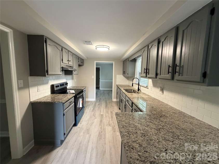 4339 Bathurst Drive, Charlotte, NC 28227.  MLS# CAR4374926, YatesRealty ID 20577. 