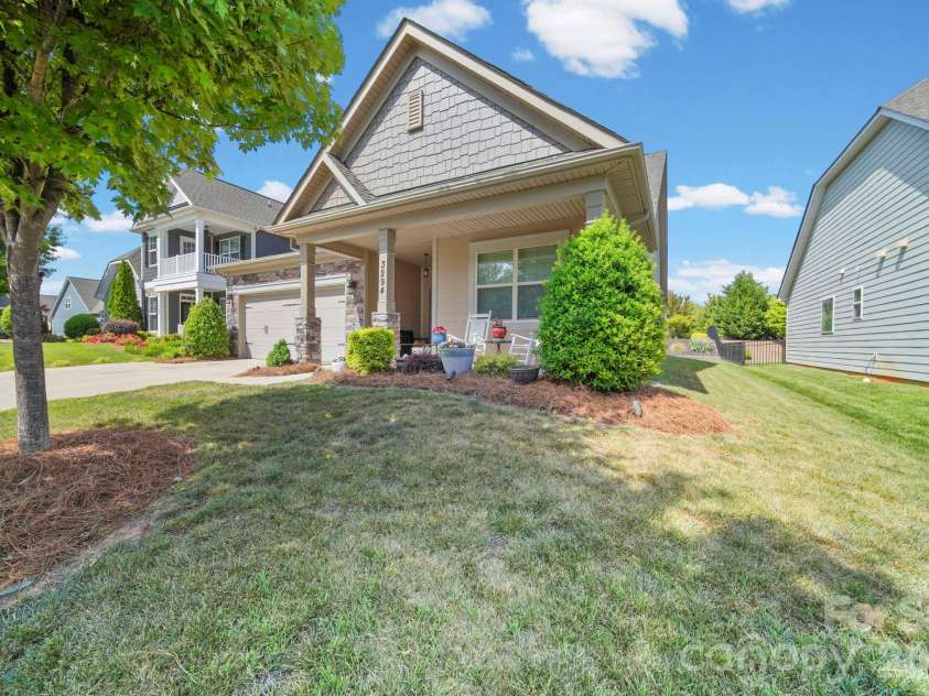 3294 Kelsey Plaza, Kannapolis, NC 28081.  MLS# CAR4377177, YatesRealty ID 20579. 