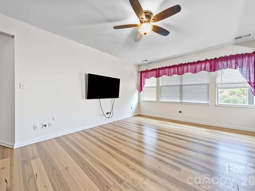 3294 Kelsey Plaza, Kannapolis, NC 28081.  MLS# CAR4377177, YatesRealty ID 20579. 