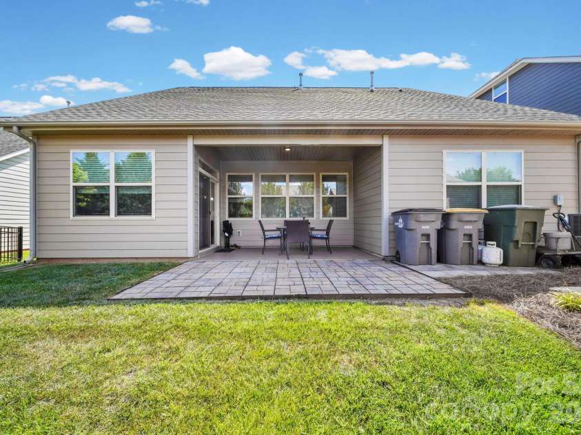 3294 Kelsey Plaza, Kannapolis, NC 28081.  MLS# CAR4377177, YatesRealty ID 20579. 