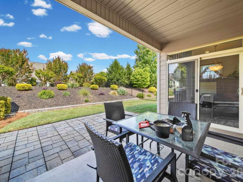 3294 Kelsey Plaza, Kannapolis, NC 28081.  MLS# CAR4377177, YatesRealty ID 20579. 