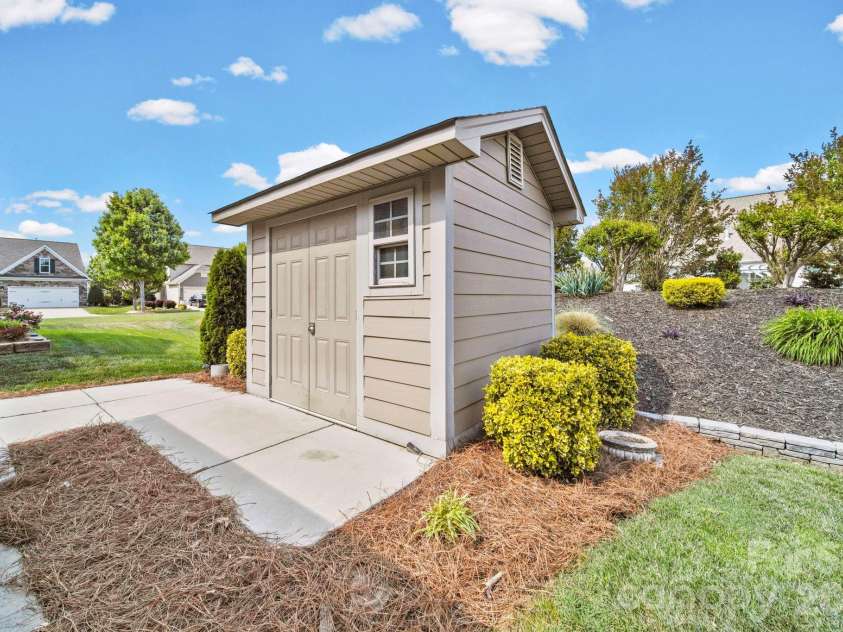 3294 Kelsey Plaza, Kannapolis, NC 28081.  MLS# CAR4377177, YatesRealty ID 20579. 