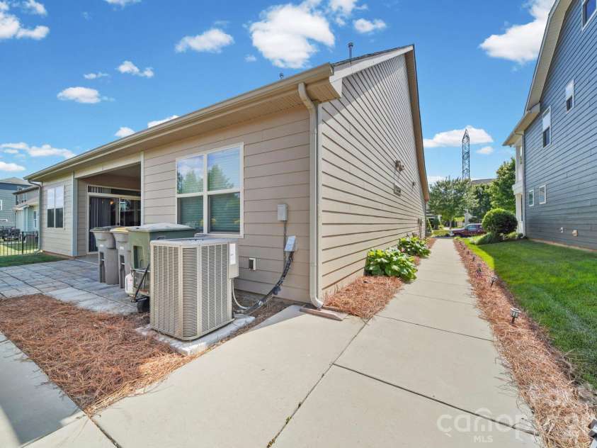 3294 Kelsey Plaza, Kannapolis, NC 28081.  MLS# CAR4377177, YatesRealty ID 20579. 