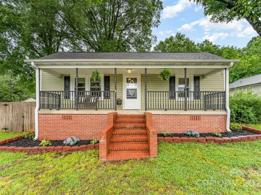 910 A Street, Kannapolis, NC 28081.  MLS# CAR4264488, YatesRealty ID 20579. 